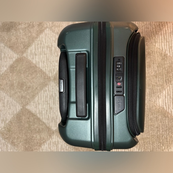 eBag Carry On Hardside Suitcase w/ Front Laptop Pouch - Picture 7 of 9